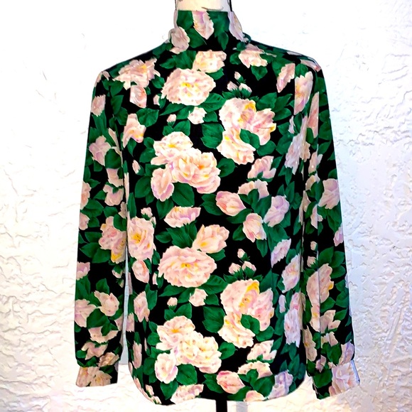 Vintage Tops - 🌹Vintage White Gardenia Dot Jacquard Tie Neck Blouse